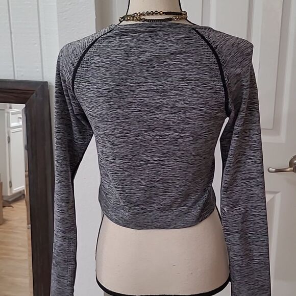 💲1️⃣0️⃣ Bundled ✔️PINK Long Sleeve Crop Workout Top Grey LVictoria's Secret - Picture 8 of 9